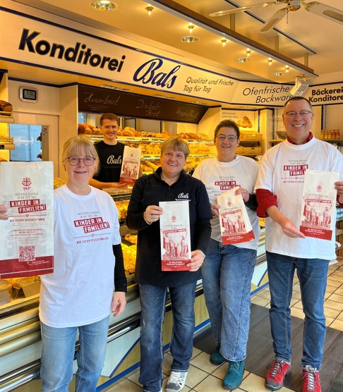 Nun sind sie da – unsere Brötchentüten für die Superheld*innen-Kampagne!